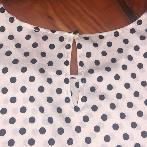 Vince Camuto Ruffle Sleeve Belted Dot Blouse - Picture 6 of 8